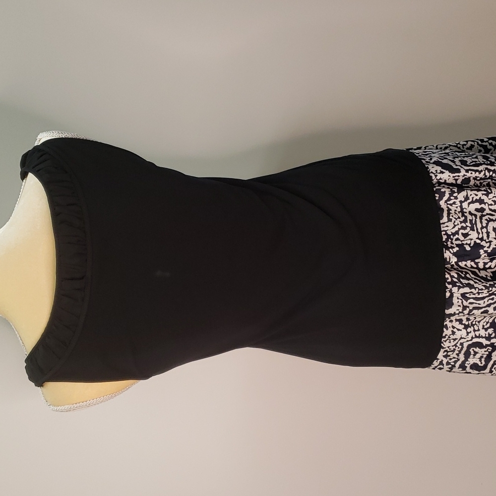 Chico's size 0 black take top.       B54 - Picture 3 of 8